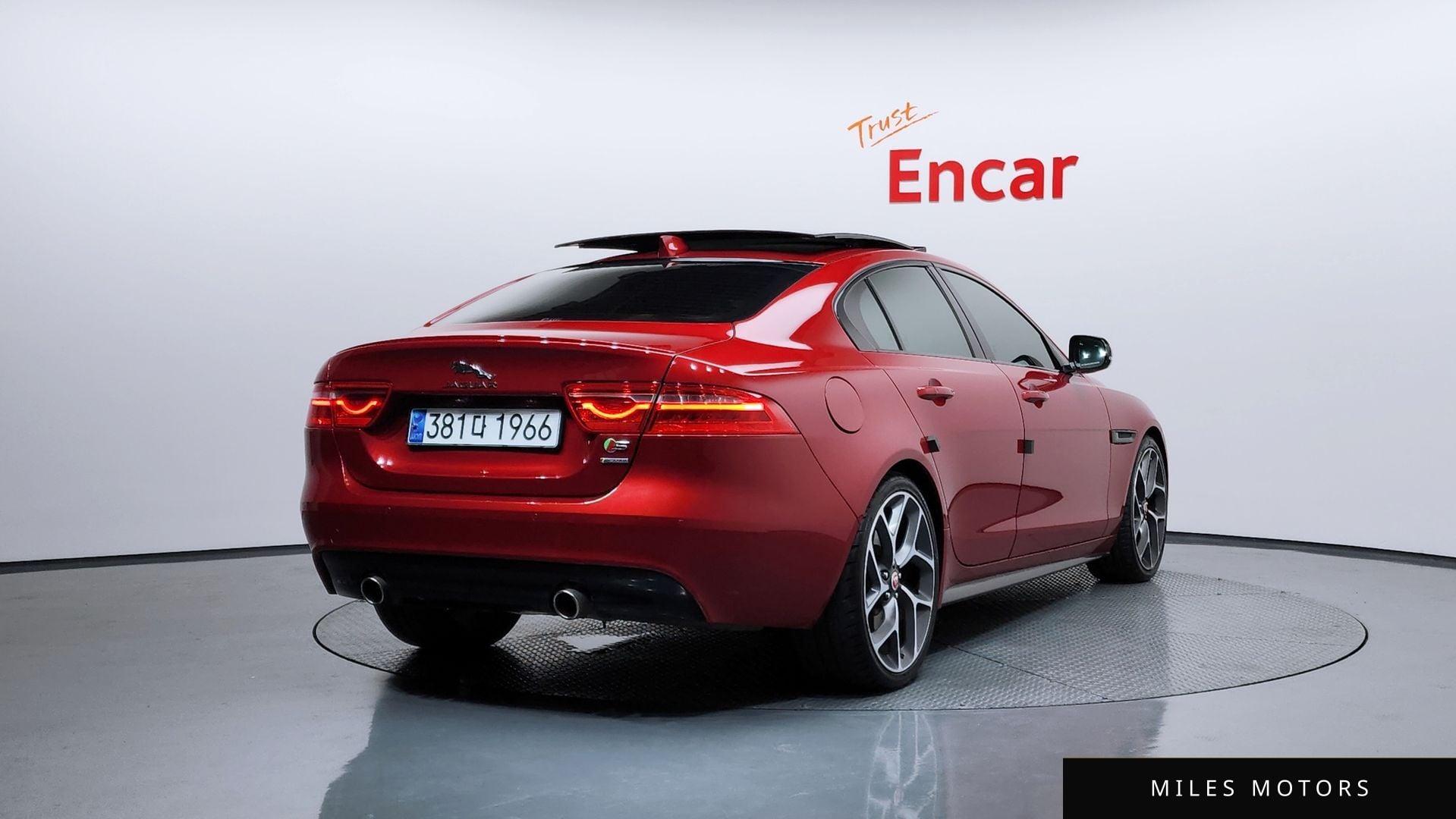 Jaguar XE 2019 — миниатюра 2