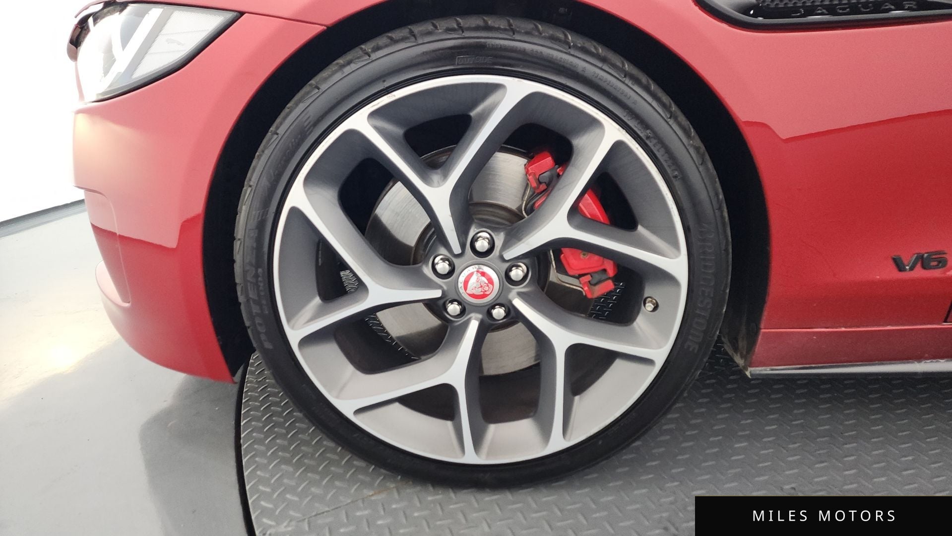 Jaguar XE 2019 — миниатюра 5