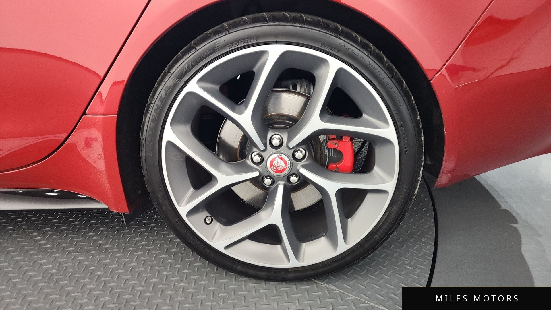 Jaguar XE 2019 — миниатюра 7
