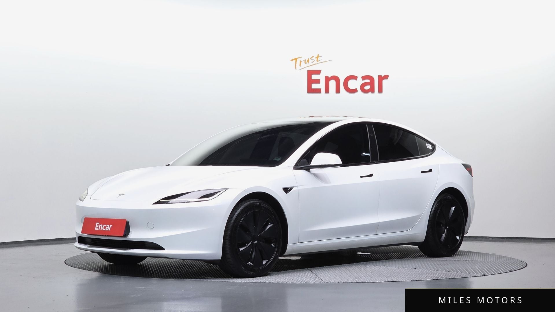 Tesla Model 3 2024 — фото 1 из 12