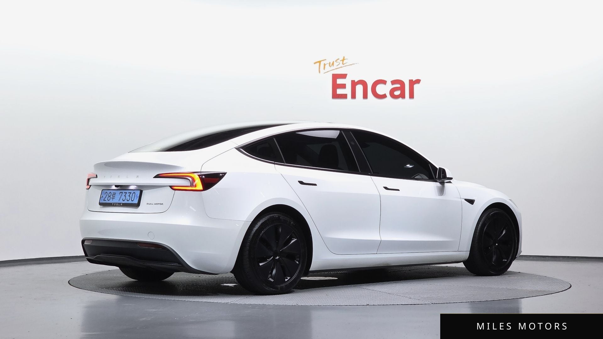 Tesla Model 3 2024 — миниатюра 2