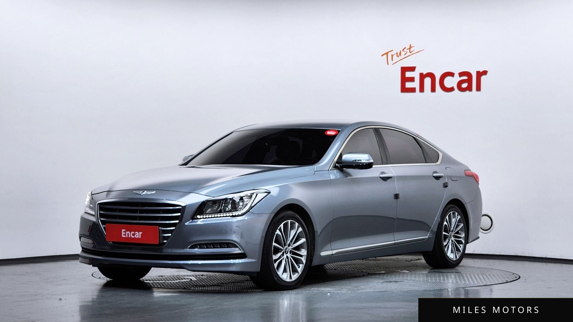 Hyundai Genesis 2016 — фото 1 из 12