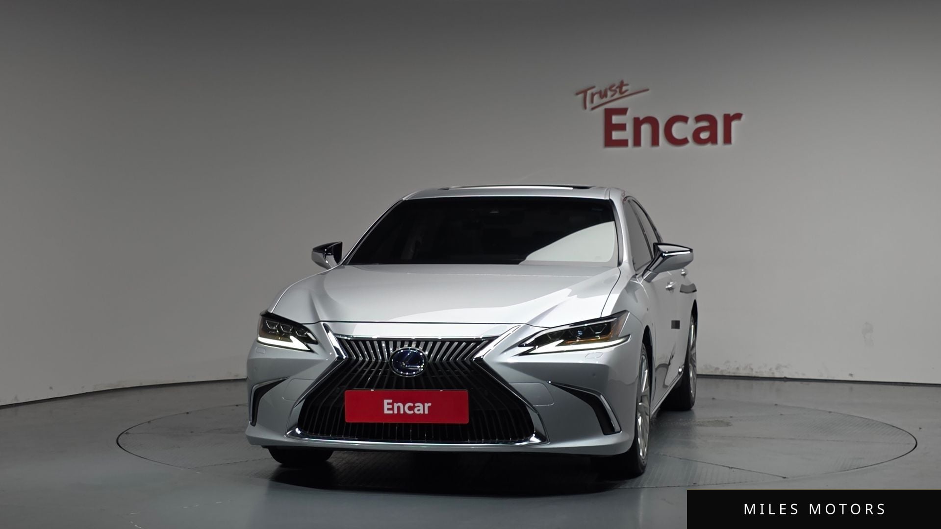 Лексус ES300h 2019 — миниатюра 3