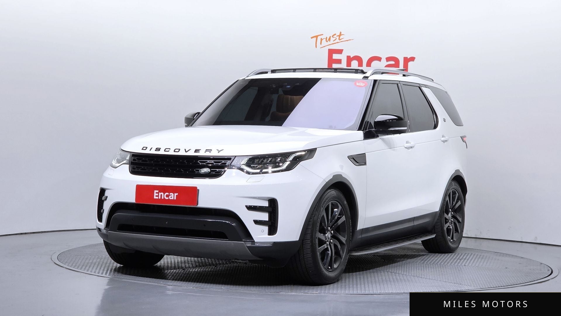 Land Rover Discovery 2018 — фото 1 из 12