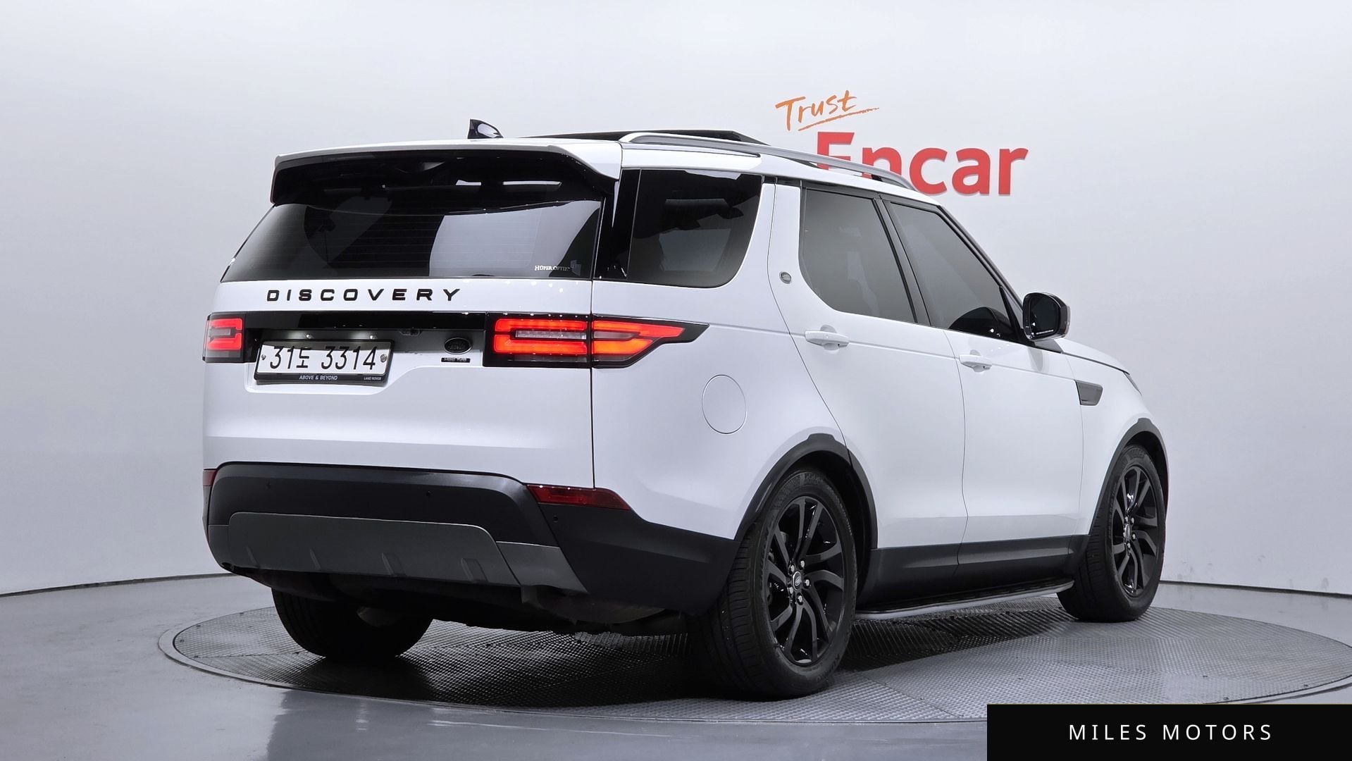 Land Rover Discovery 2018 — миниатюра 2