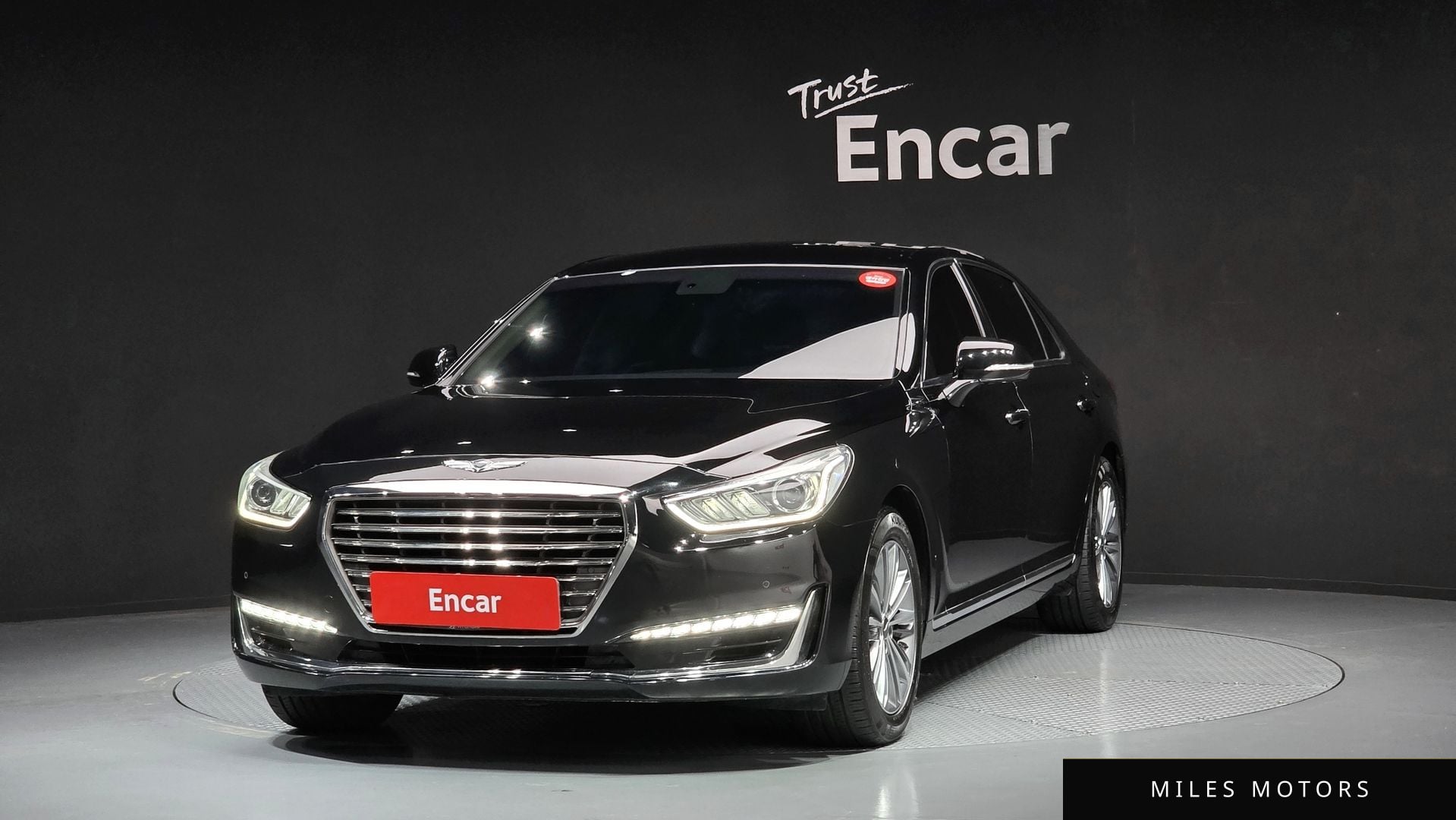 Genesis EQ900 2016 — фото 1 из 12