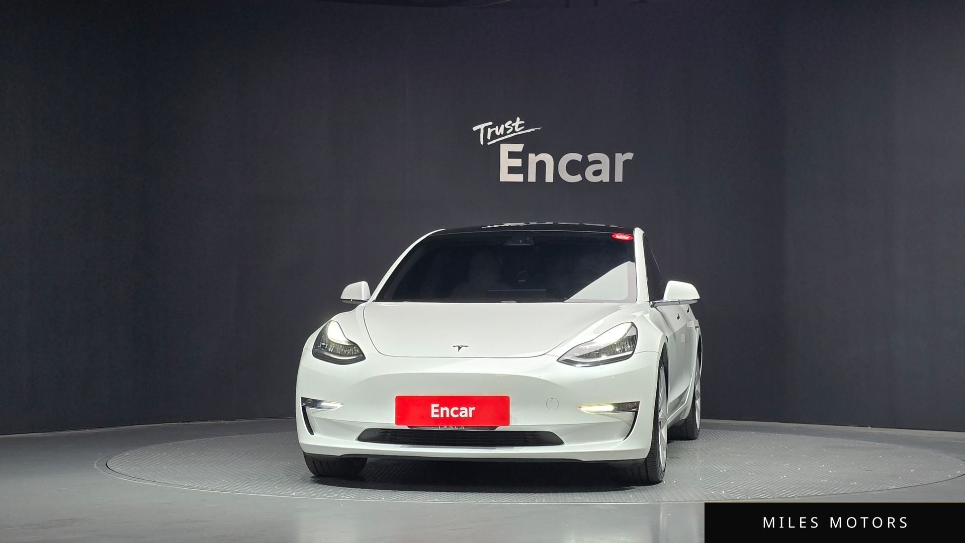 Tesla Model 3 2020 — миниатюра 3