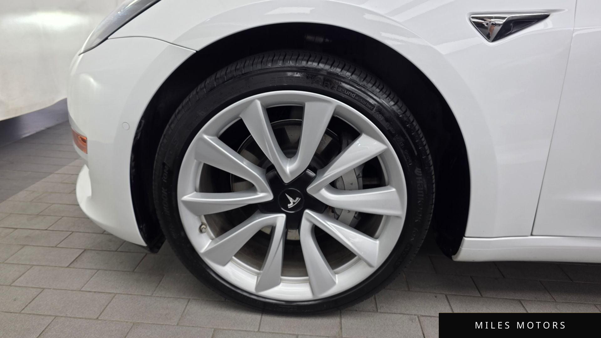 Tesla Model 3 2020 — миниатюра 5