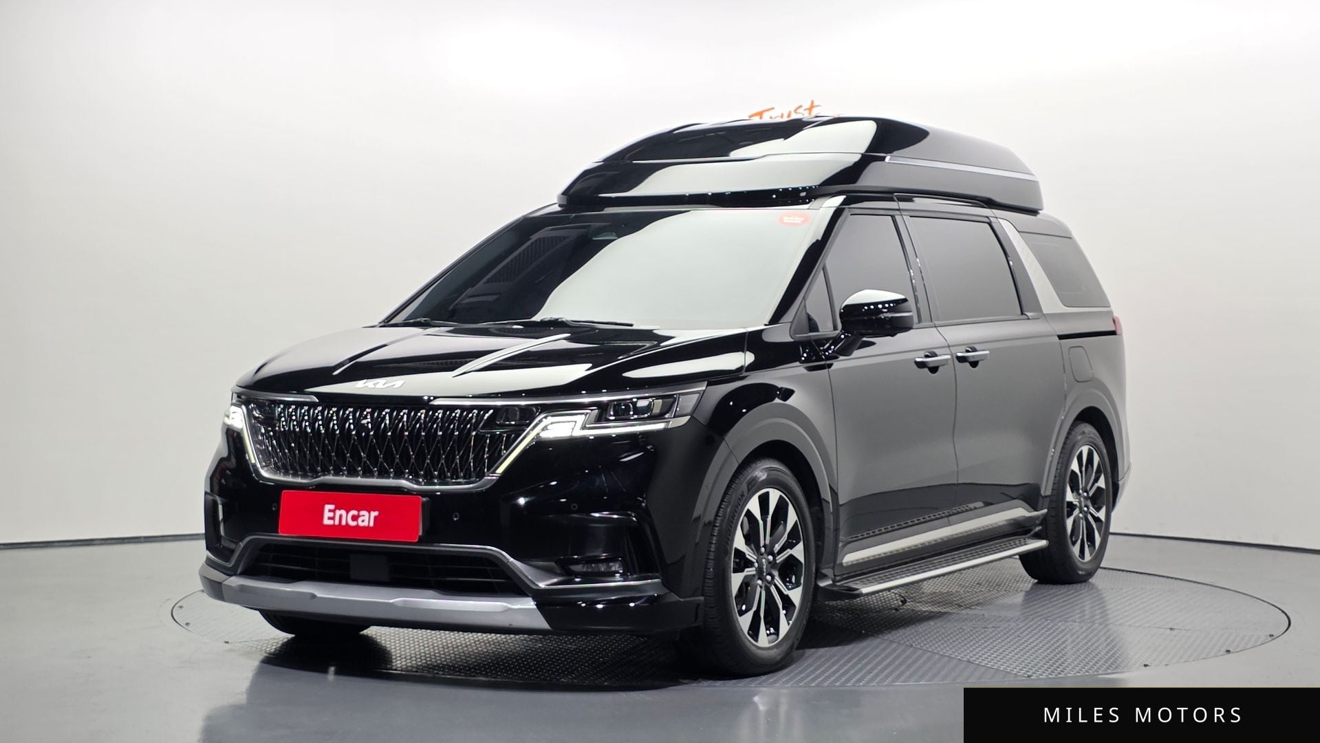 Kia Carnival 2023 — фото 1 из 12