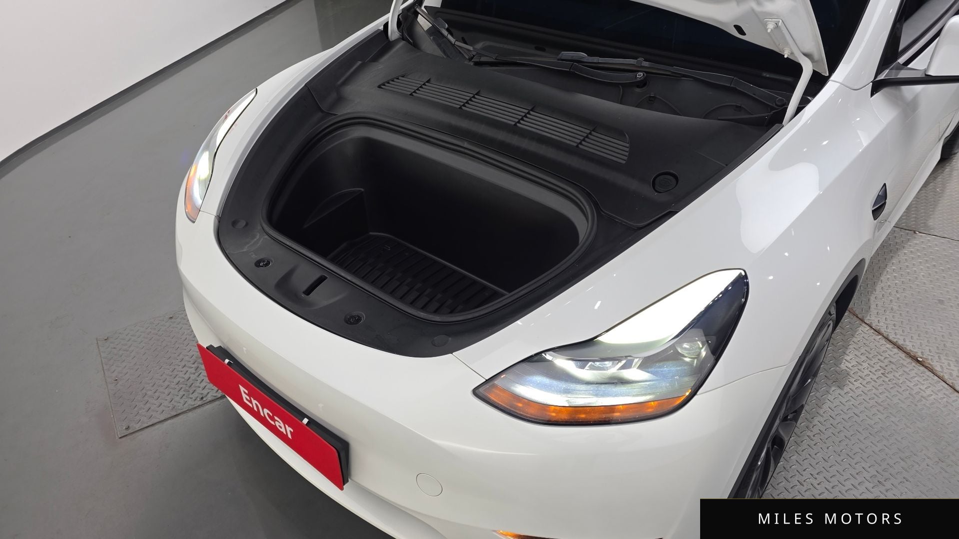 Tesla Model Y 2023 — миниатюра 6