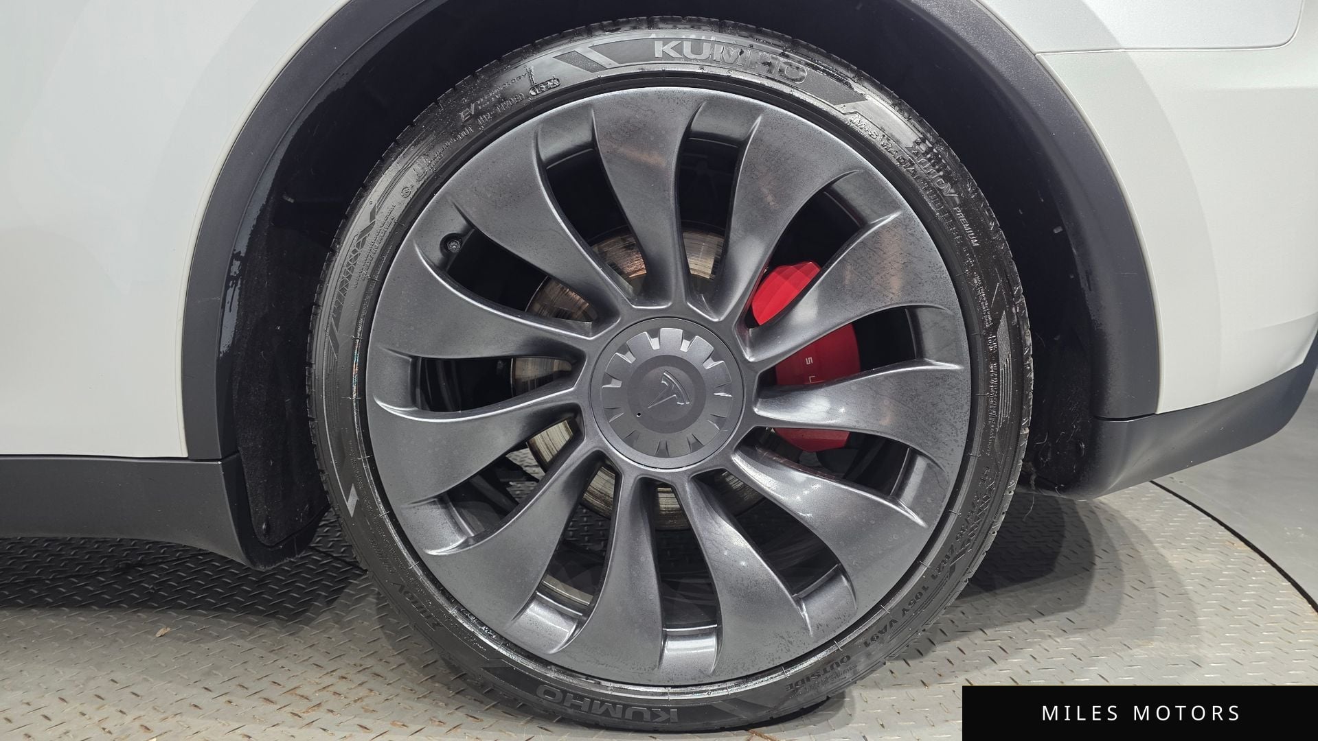 Tesla Model Y 2023 — миниатюра 7