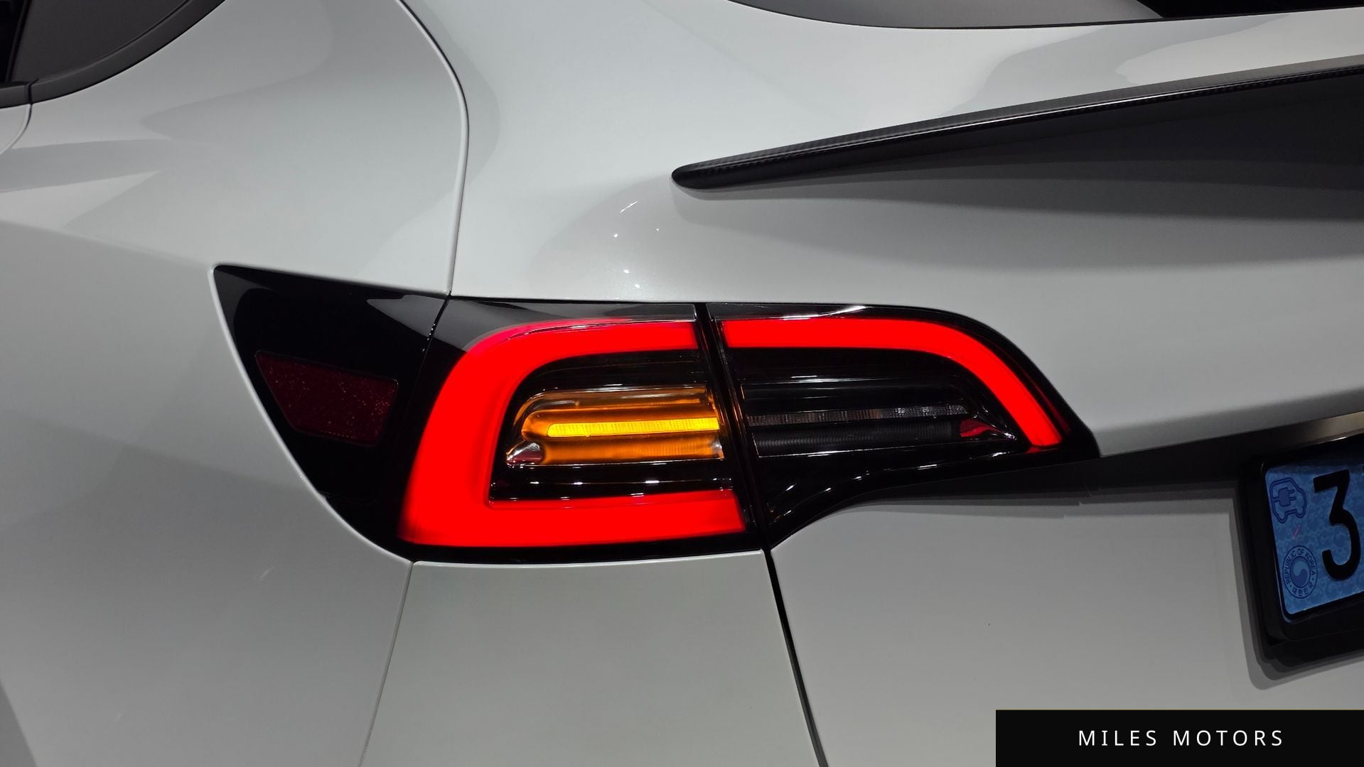 Tesla Model Y 2023 — миниатюра 9
