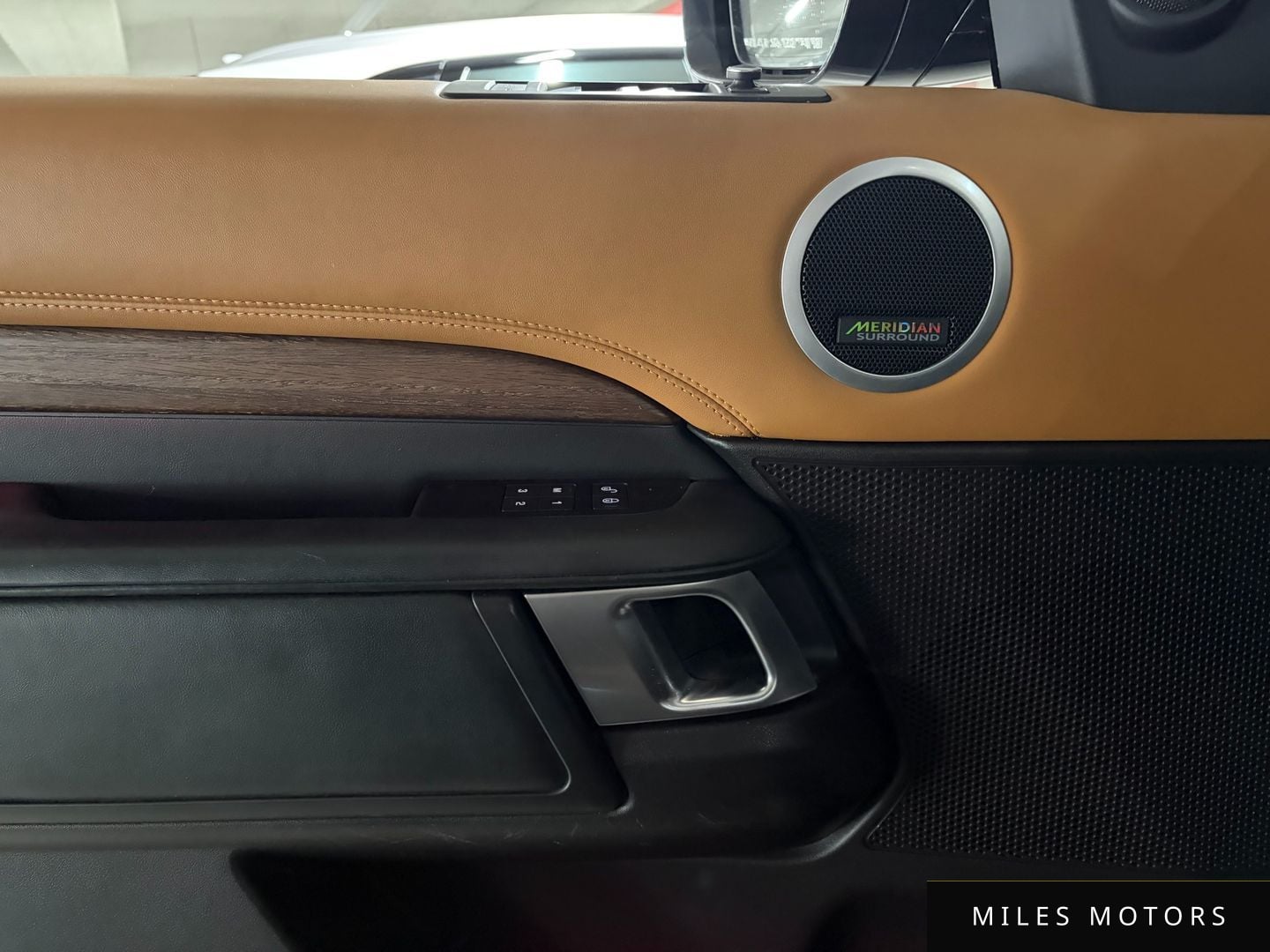 Land Rover Discovery 2017 — миниатюра 11
