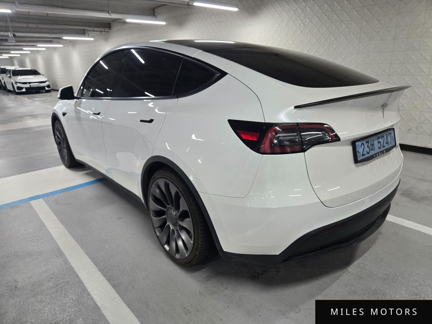 Tesla Model Y 2021 — миниатюра 2