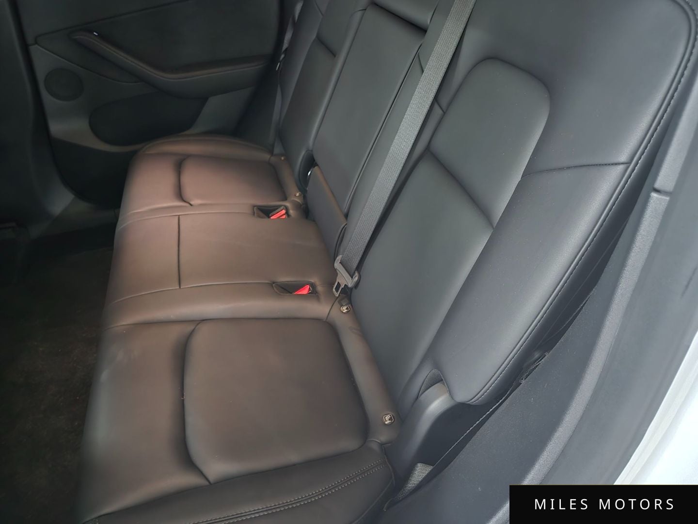 Tesla Model Y 2021 — миниатюра 10