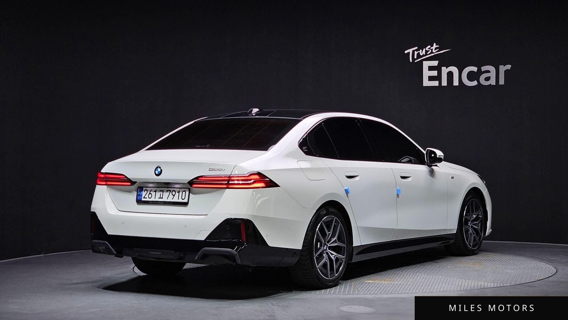 BMW 5 Series (G60) 2024 — миниатюра 2