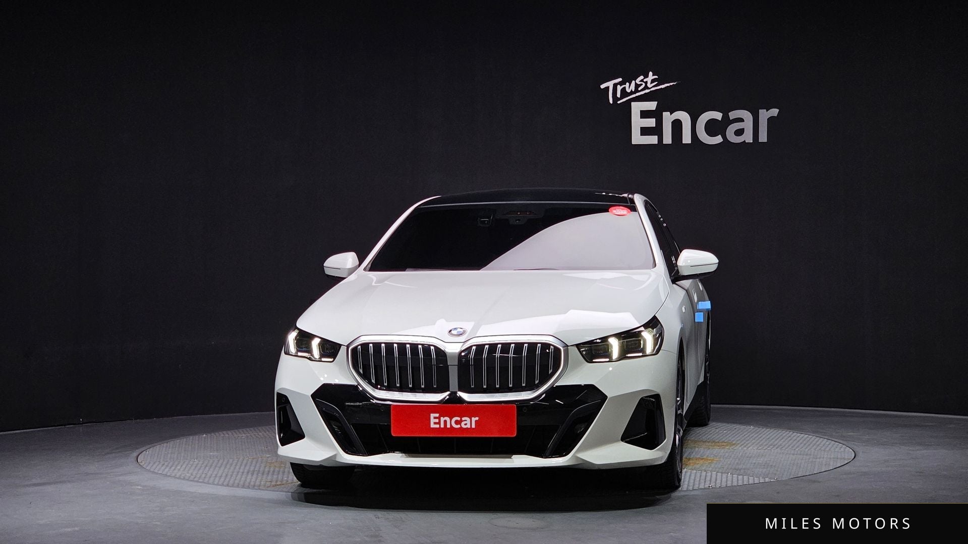 BMW 5 Series (G60) 2024 — миниатюра 3