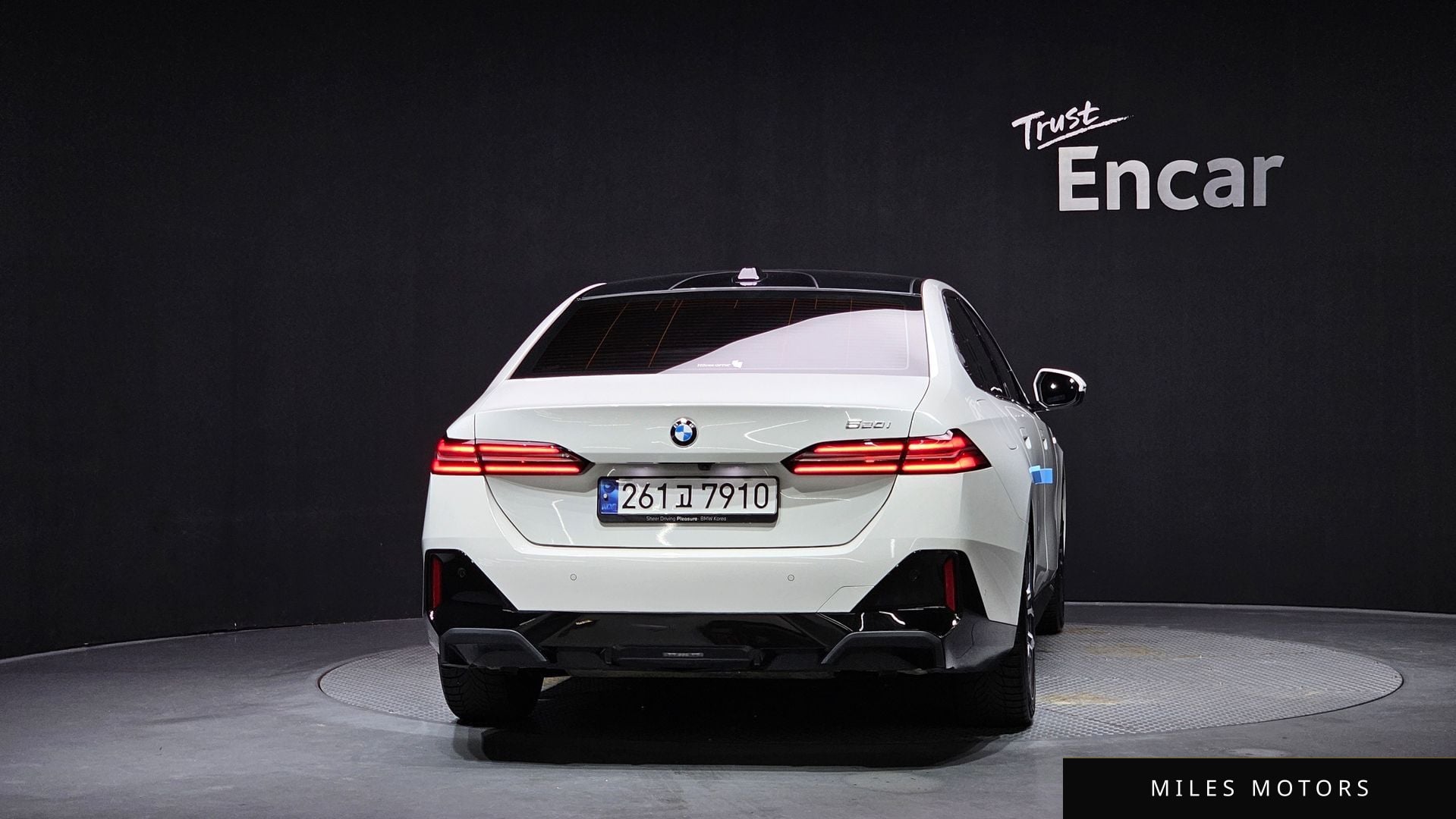 BMW 5 Series (G60) 2024 — миниатюра 4