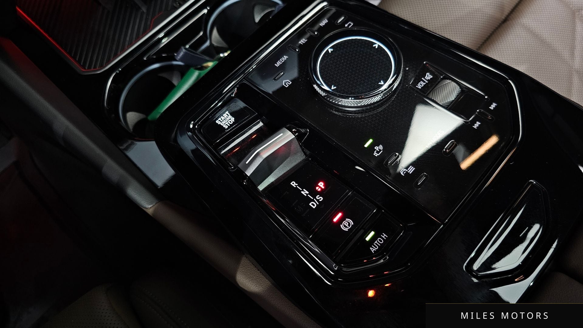 BMW 5 Series (G60) 2024 — миниатюра 9