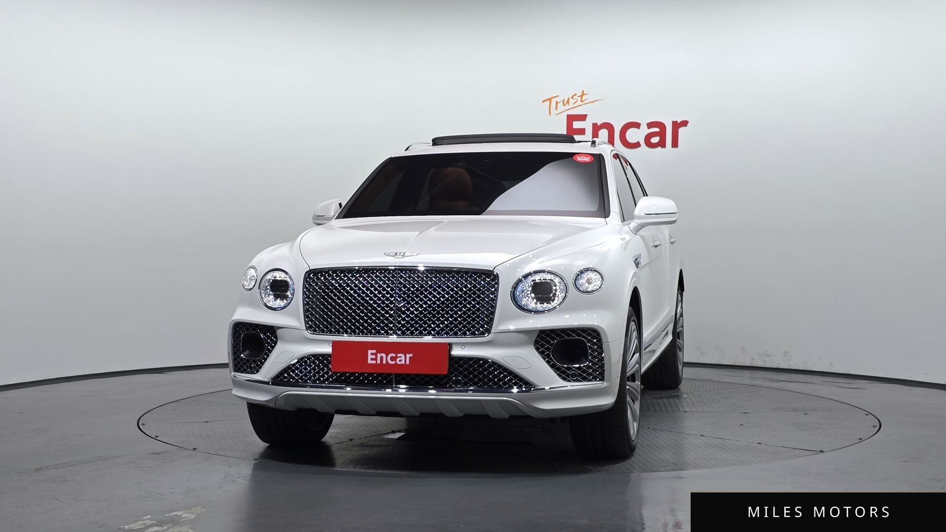 Bentley Bentayga 2022 — миниатюра 3