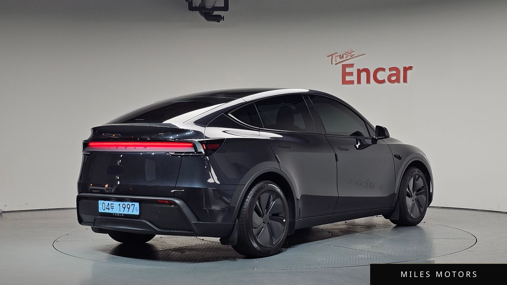 Tesla Model Y 2025 — фото 1 из 12