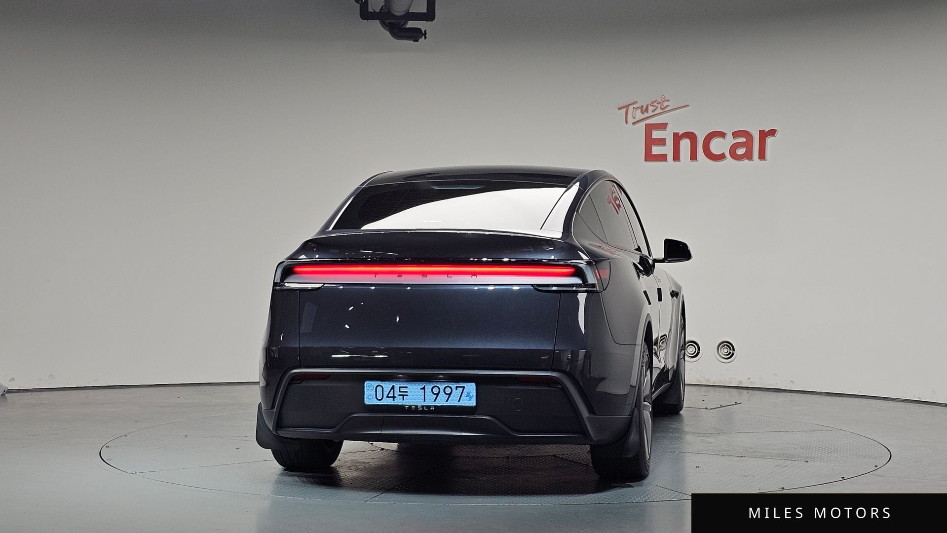 Tesla Model Y 2025 — миниатюра 3