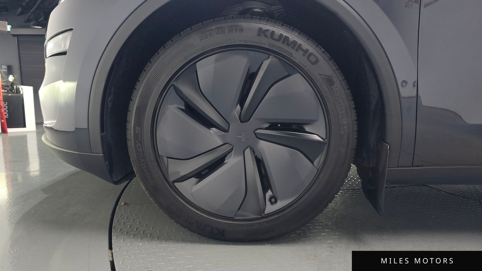 Tesla Model Y 2025 — миниатюра 4
