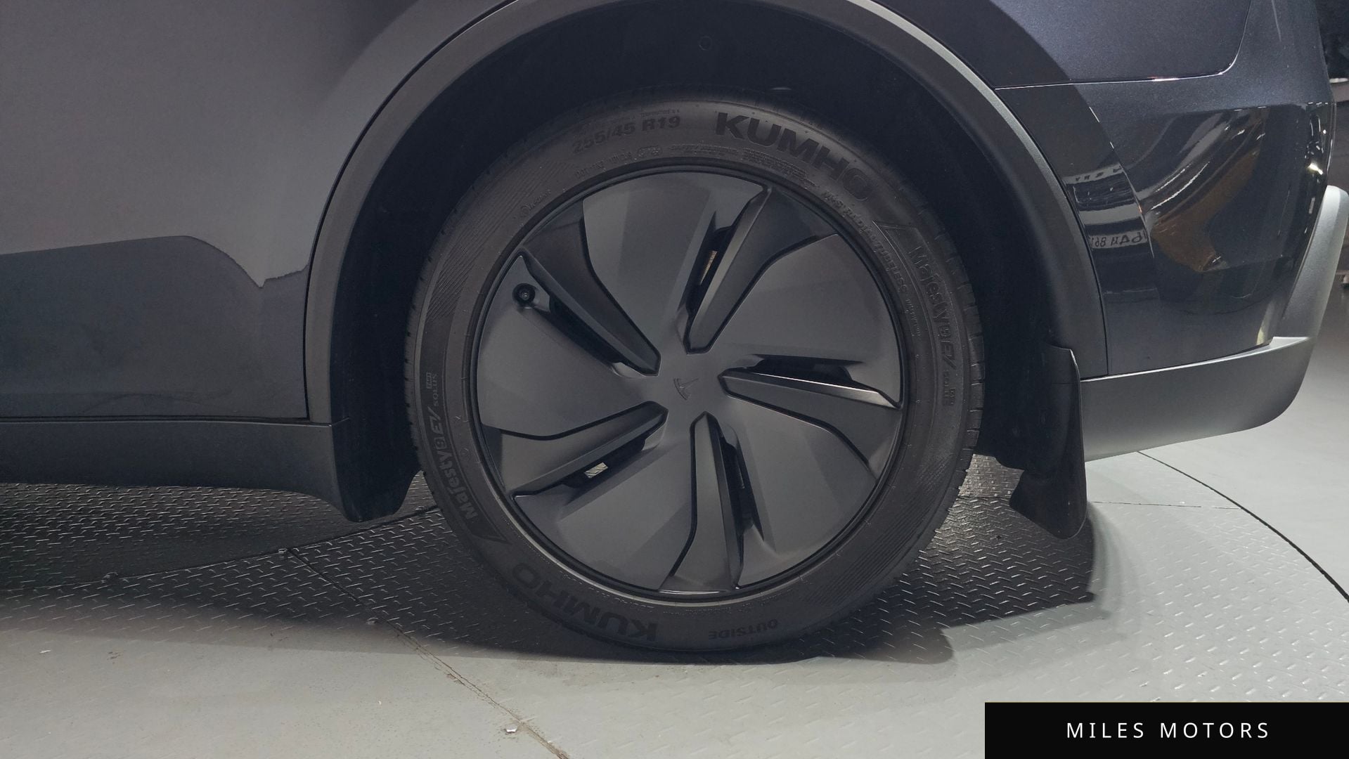 Tesla Model Y 2025 — миниатюра 6