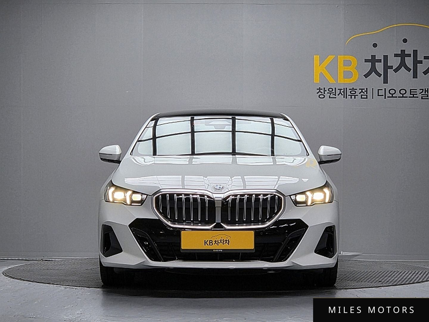 BMW 5 Series (G60) 2026 — миниатюра 3