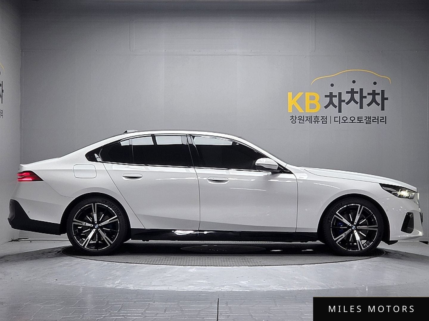 BMW 5 Series (G60) 2026 — миниатюра 7