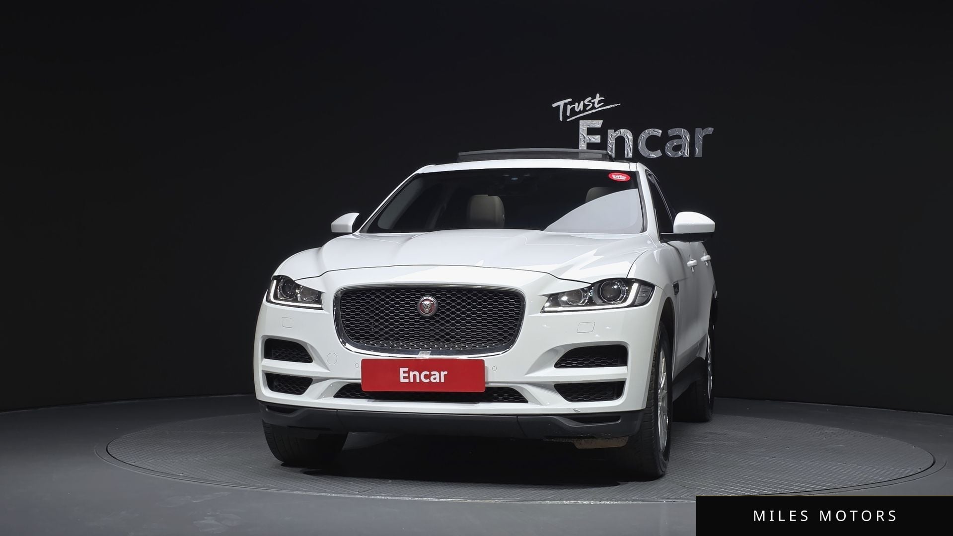 Jaguar F-PACE 2018 — миниатюра 3
