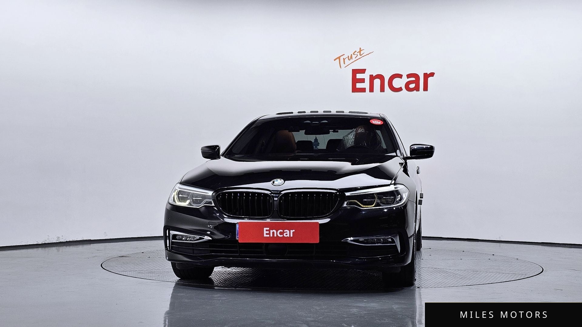 BMW 5 Series (G30) 2018 — миниатюра 3
