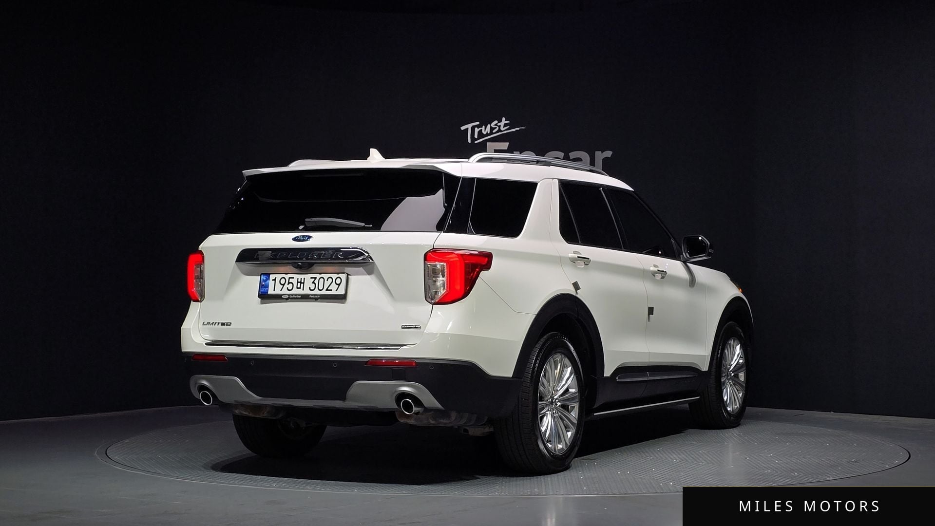 Ford Explorer 2022 — миниатюра 2