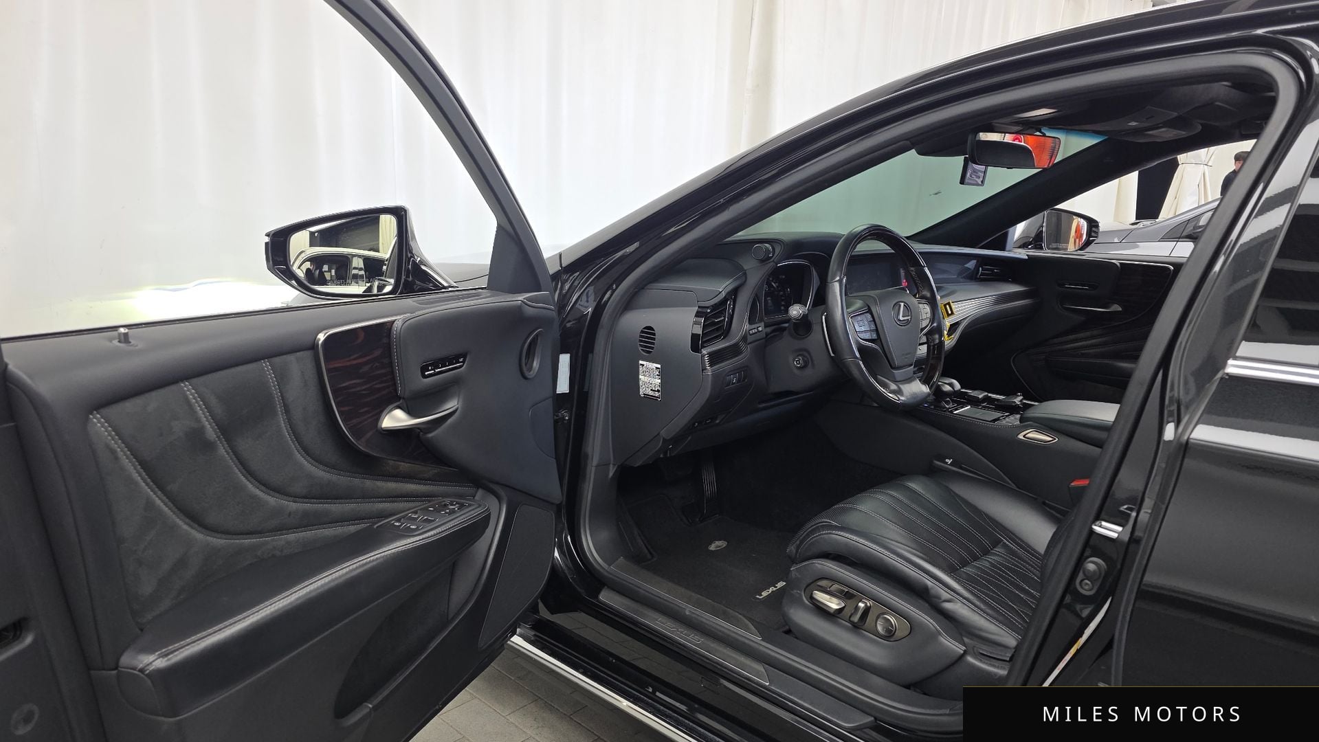 Лексус LS500h 2018 — миниатюра 10