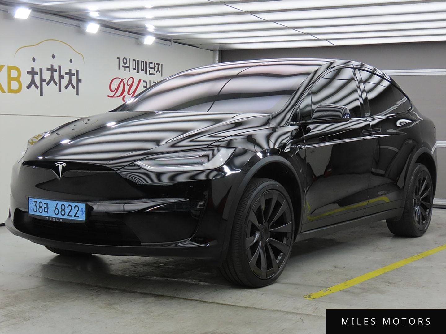 Tesla Model X 2023 — фото 1 из 12
