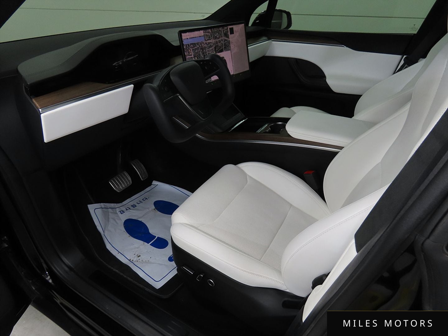 Tesla Model X 2023 — миниатюра 6
