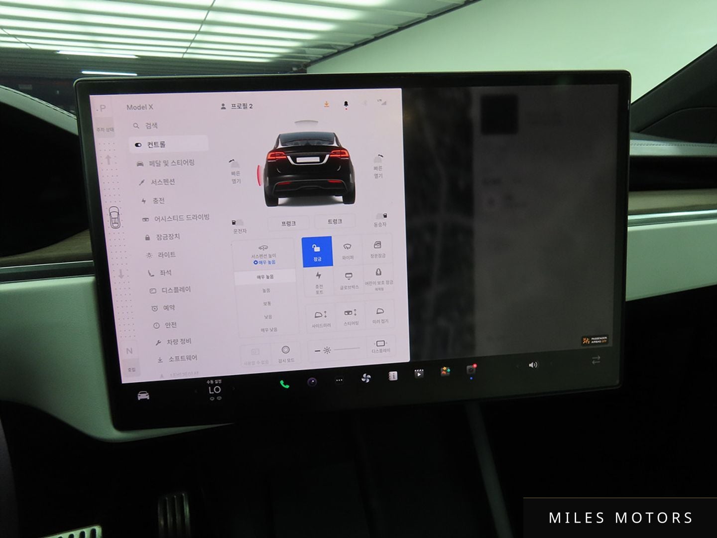 Tesla Model X 2023 — миниатюра 12