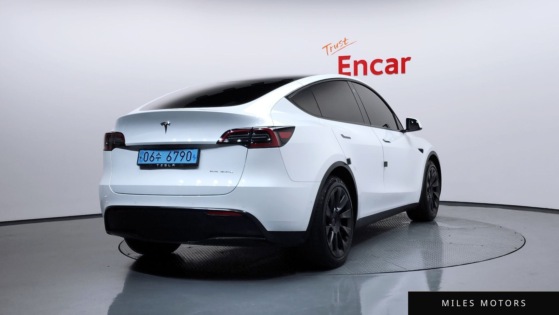 Tesla Model Y 2021 — миниатюра 2