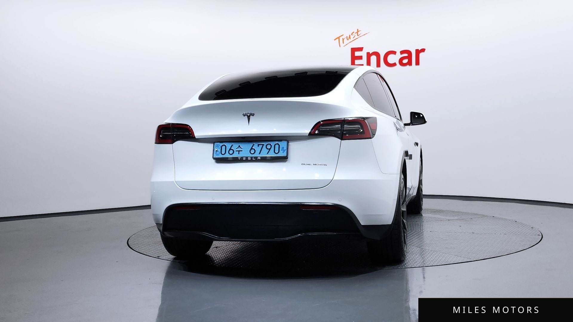 Tesla Model Y 2021 — миниатюра 4