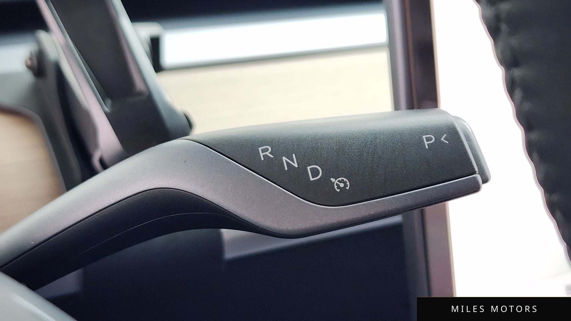 Tesla Model Y 2021 — миниатюра 9