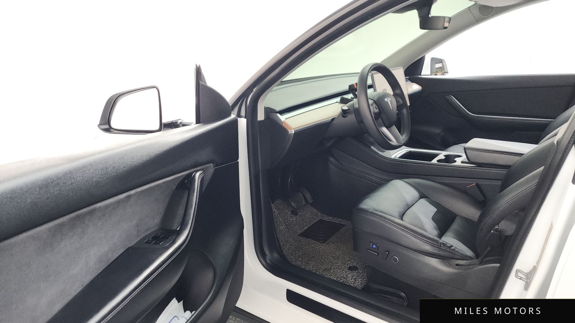 Tesla Model Y 2021 — миниатюра 10