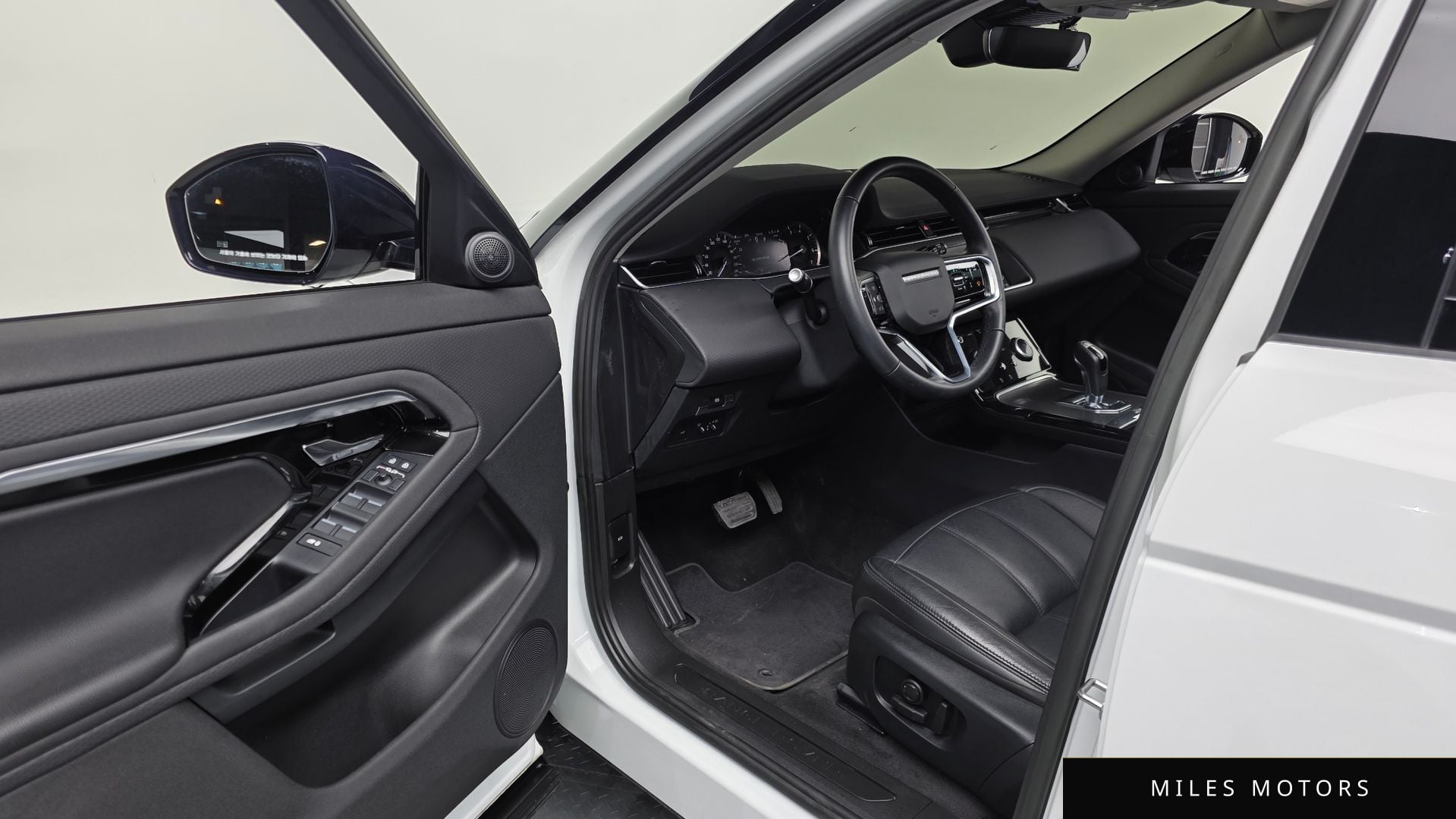 Land Rover Range Rover Evoque 2023 — миниатюра 12