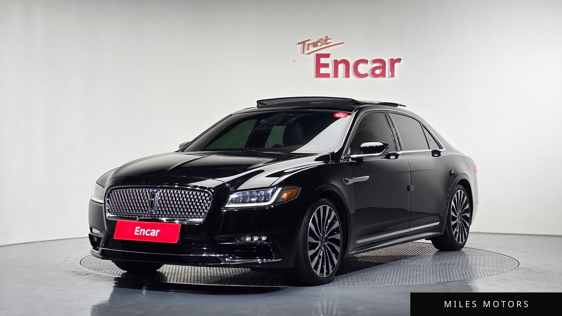 Lincoln Continental 2017 — фото 1 из 12