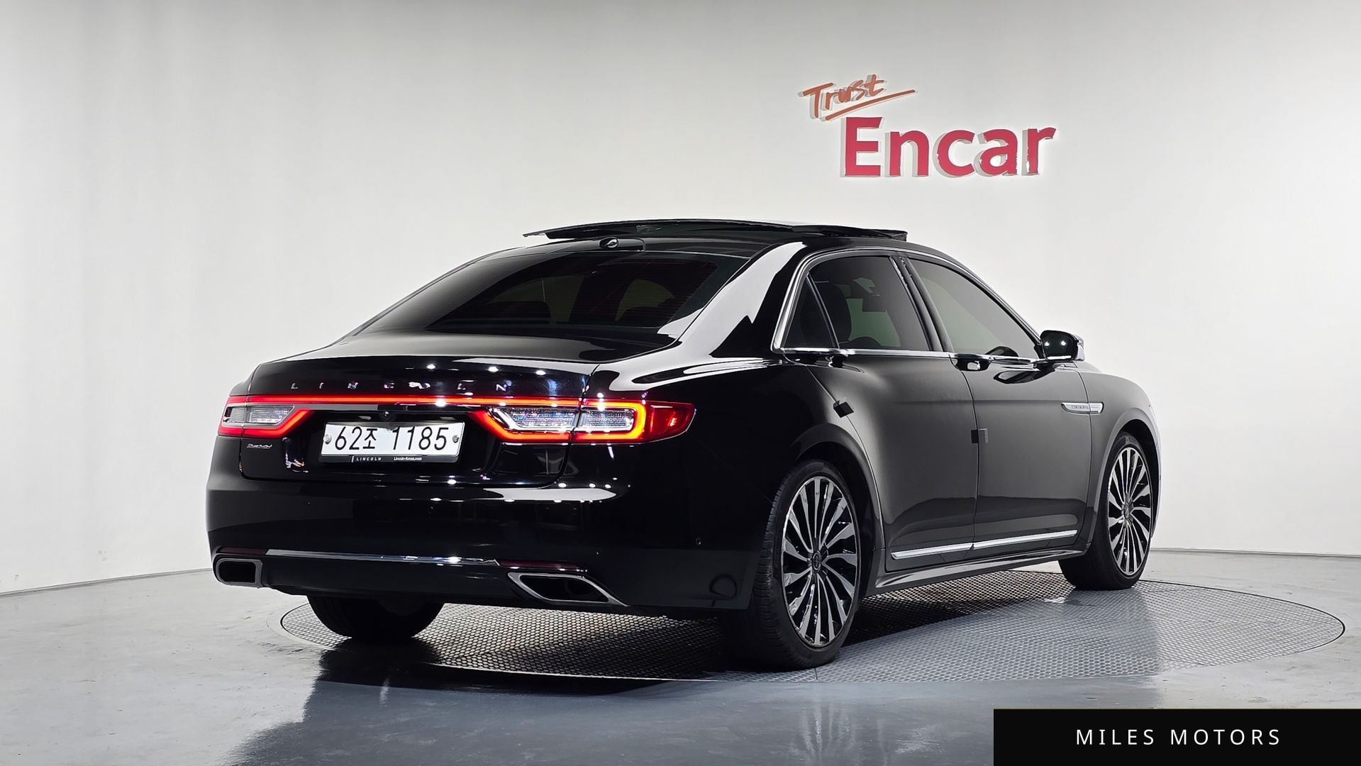 Lincoln Continental 2017 — миниатюра 2