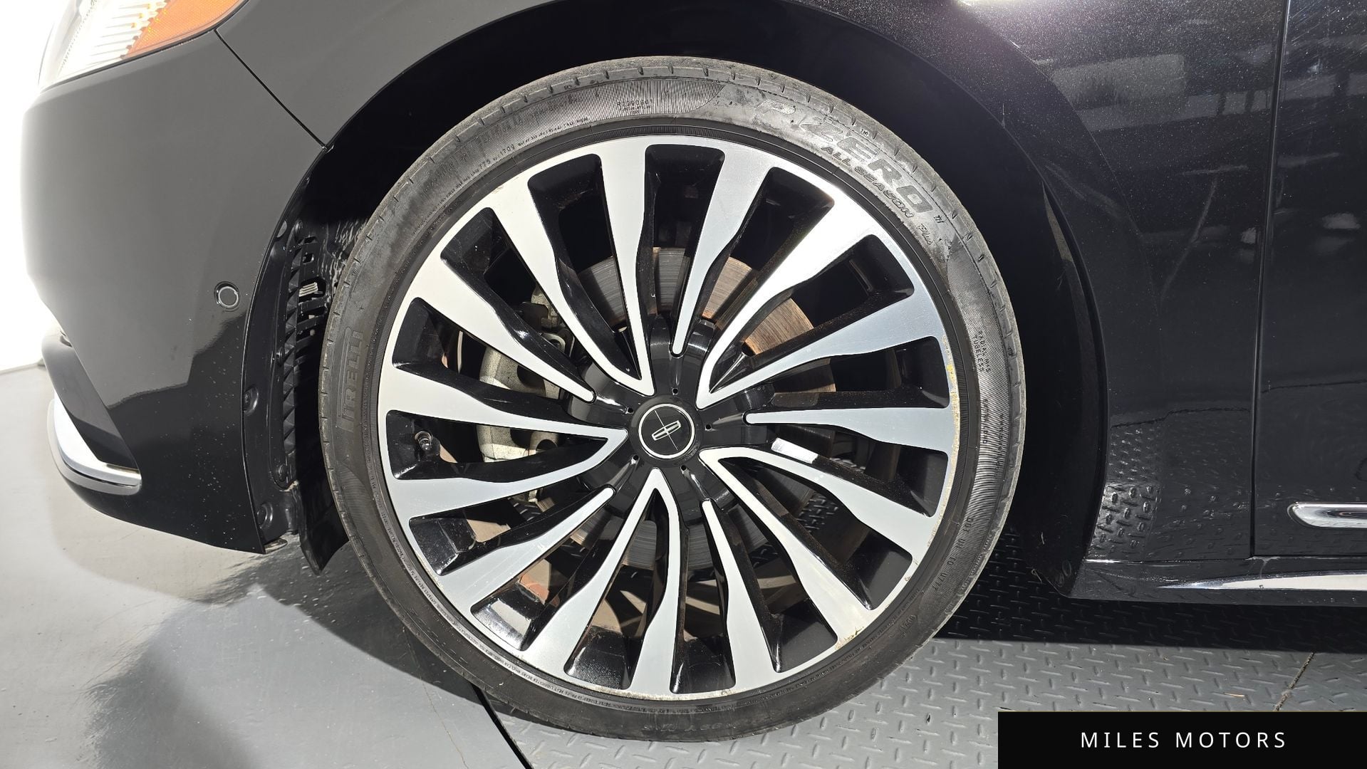 Lincoln Continental 2017 — миниатюра 5