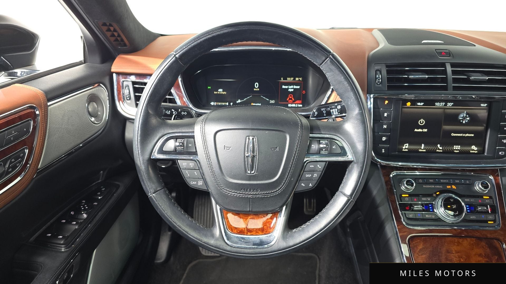 Lincoln Continental 2017 — миниатюра 12