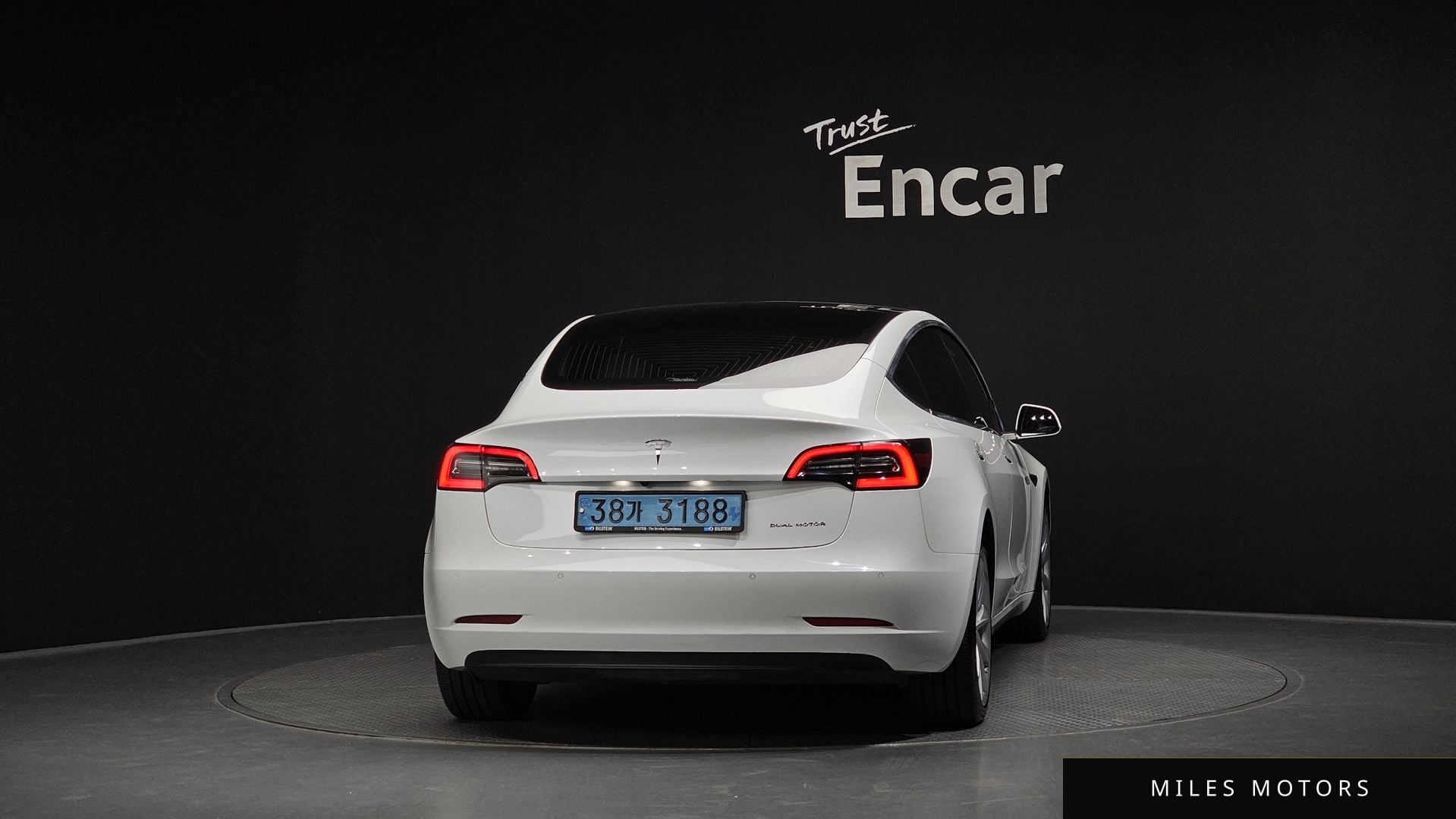 Tesla Model 3 2020 — миниатюра 3