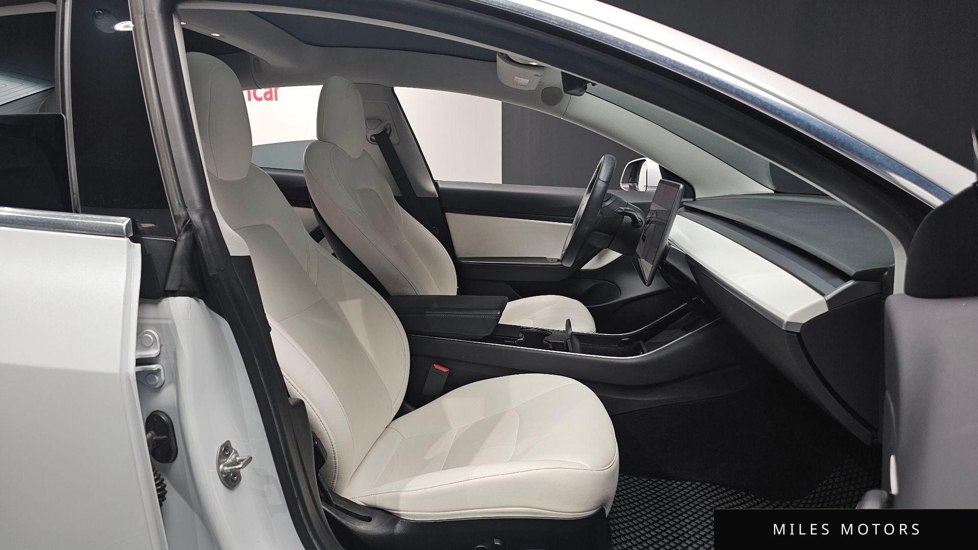Tesla Model 3 2020 — миниатюра 12