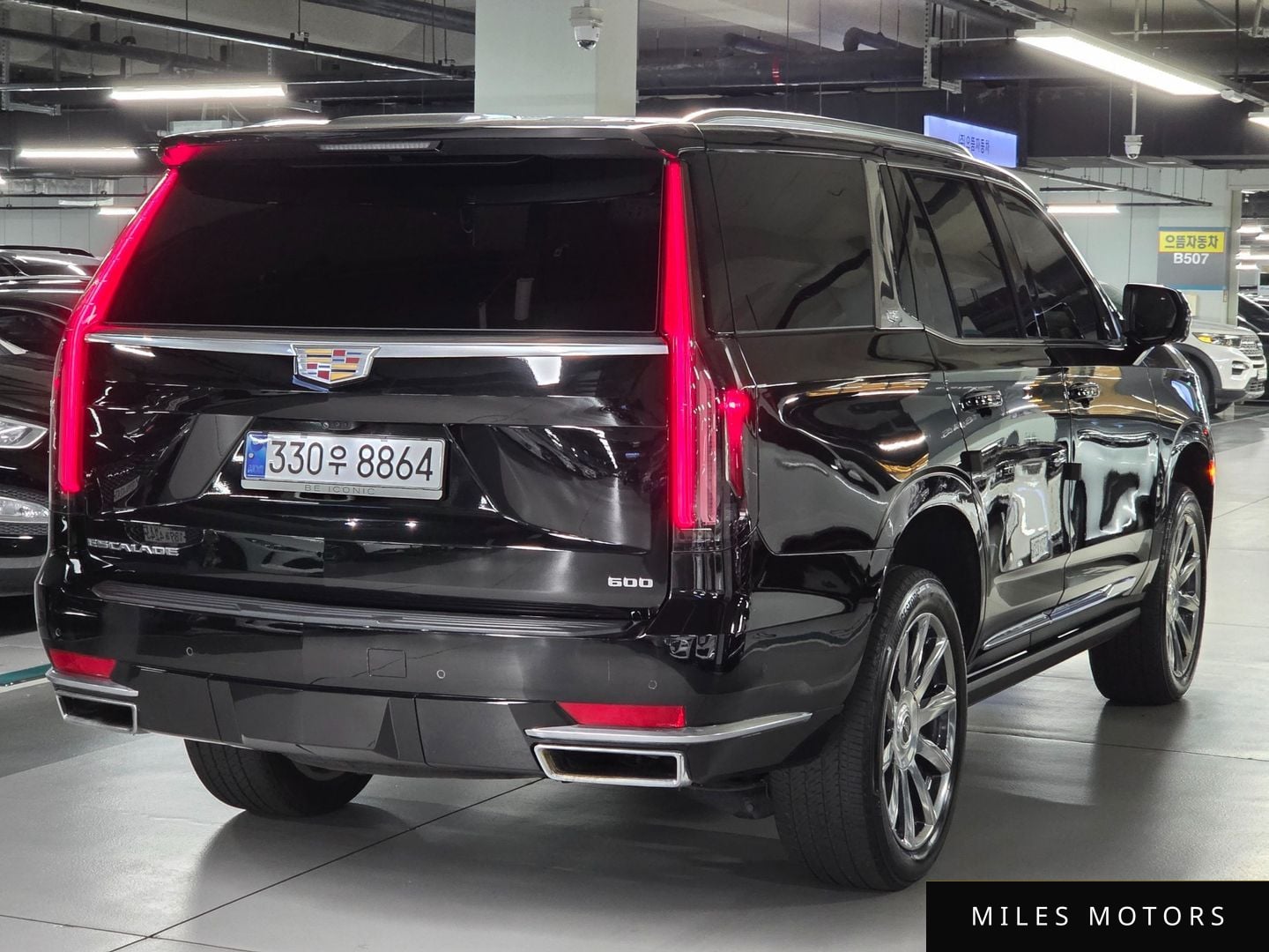 Cadillac Escalade 2023 — миниатюра 2