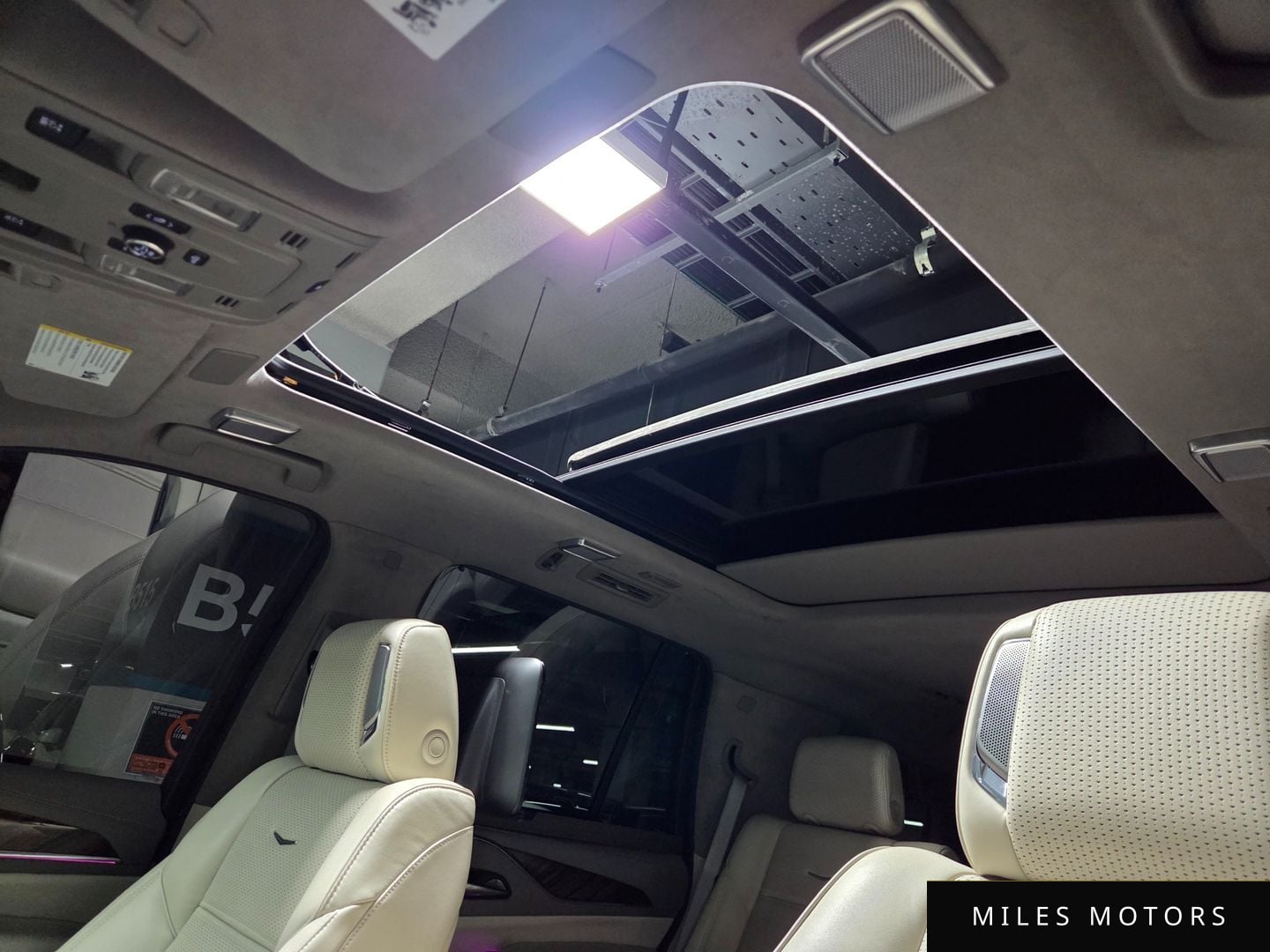 Cadillac Escalade 2023 — миниатюра 10